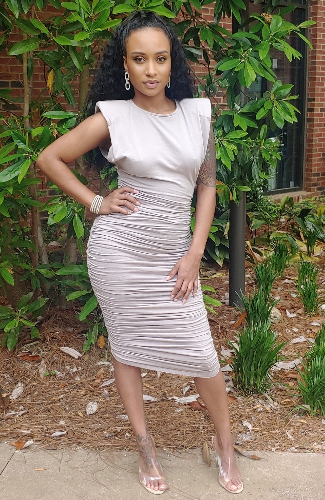 MIA RUCHED MIDI DRESS – Sweet Peach Boutique
